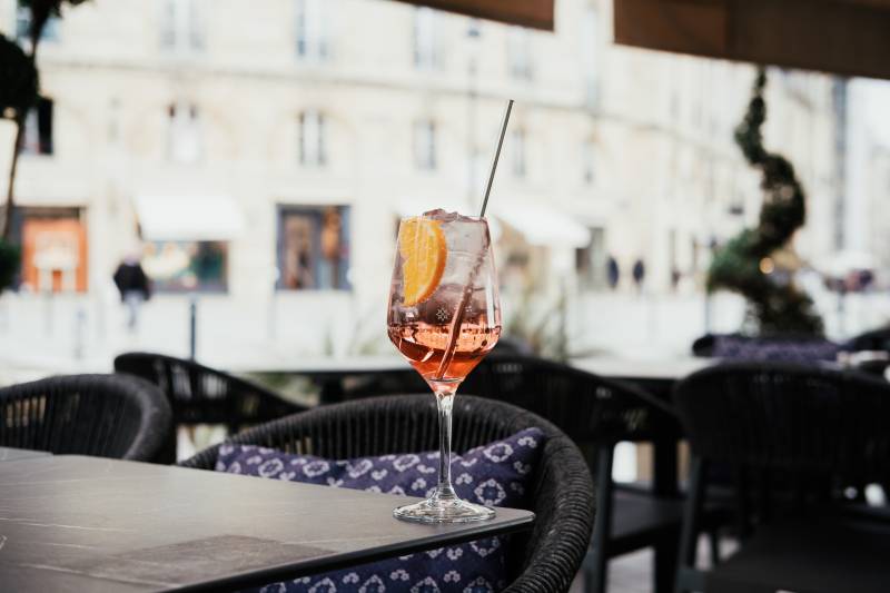 Les cocktails avec et sans alcool Happy Hours à découvrir à Bordeaux place Gambetta 